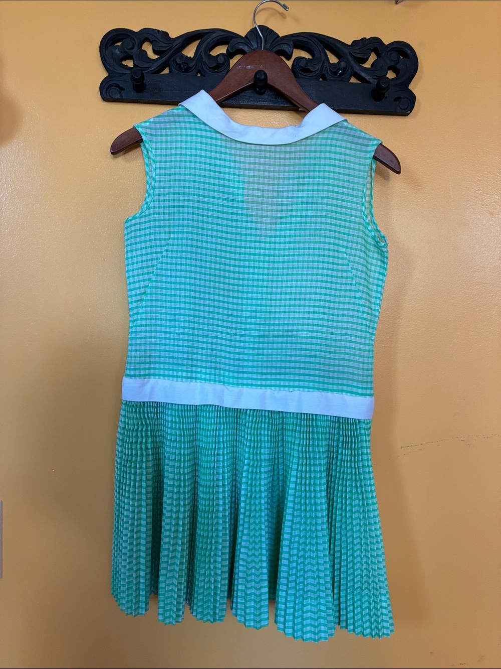 Vintage Sleeveless Green Gingham Pleated Casual Dress with White Trim